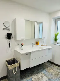 Gesamte Wohnung, Kuche, Parkplatz, Terrasse - Image 3