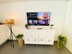 Large 3bedrooms with Terrace and Parking - Image 2