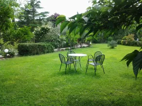 smukke pied en terre i naturen - Image 5