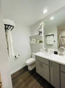 New! Lakefront 2-bedroom Condo. Newly remodeled. - Image 4