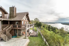 Ny liste Otroligt Log Cabin Lodge Retreat med udsigt over Ohio River - Image 4