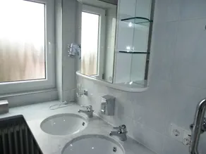 Central, quiet location, stunning lake view - Image 3