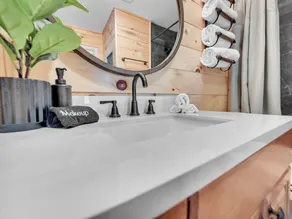 Mountain View! Hot Tub! King Beds! Club Access! Pet friendly - Image 4
