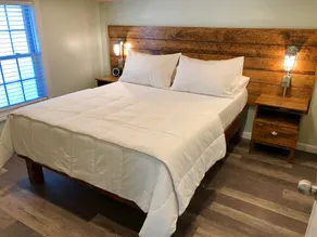 Renovated Cozy Chic North Fork Cottage, steps away from the Beach & Wine Trail!! - Image 5
