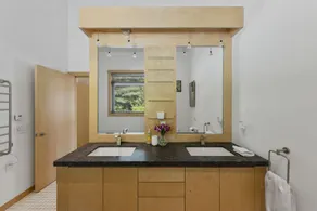 Luxury Blue Chalet with Hottub and Sauna 7000sqf of living space. Eco Friendly - Image 4