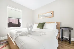 REMODELED OB HOME w/ AC, PARKING, SURFBOARDS, VIEWS - SLEEPS 8 - 3 KING BEDS - Image 5