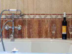 Elegante appartamento per 5 ospiti con piscina, WIFI, TV, terrazza e animali ammessi - Image 4