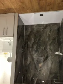 Ubicado en una granja lechera con impresionantes vistas, una bañera de hidromasaje y una mascota - Image 2