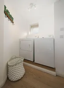 Unique location quiet CLEAN light and spacious ground floor apartment & parking - Image 2