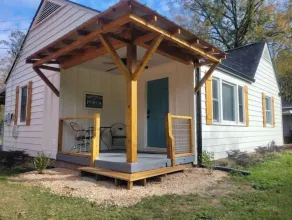 The Lake House on Mary - Image 5