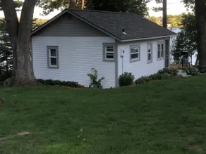 Lakefront Cottage 2 min to downtown - Image 5