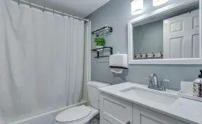 Immaculate Oceanblock 2 Story Condo 3b 2ba (sleeps 9) Steps from beach - Image 3
