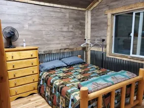 Bunkhouse Dry Cabin Farm Rustic private secure - Image 2