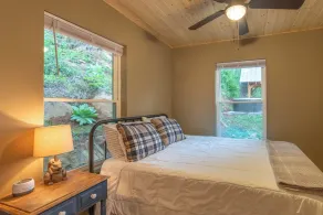 Riverfront Cabin on the Tuckasegee minutes away from WCU & Sylva - Image 5