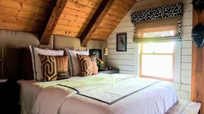 Modern log cabin sited on six acres of land, private and secluded, serene... - Image 5