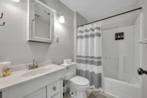 Historic \"Cozy Bungalow\" in the heart of Mt. Dora!! Pet Friendly. - Image 4