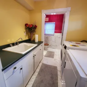 Spacious 2 Story House with Beautiful Garden - Image 2