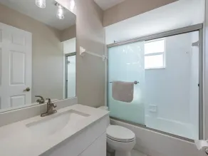 Naples Home Centrally Located Close To Beach & Restaurants - Image 5