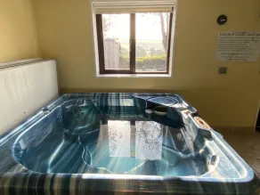 Hawthorn-luxury 4 bed cottage- great views, indoor pool hot tub, gym, fishing. - Image 2
