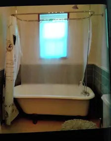 The Sirens Hideaway a charming Victorian Farmhouse - Image 3