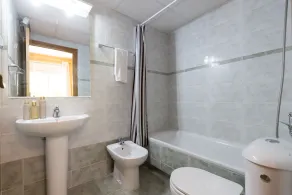 Appartement rez-de-chaussée avec piscine UHC GOLDEN PINEDA 205 - Image 2