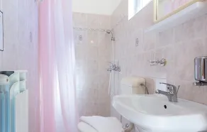 1 Bedroom Cozy Apartment In Valtura - Image 4