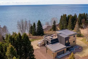 Waterfront 2 BR, 1 BA, firepit, & roofdeck for panoramic views of Lake Superior - Image 5