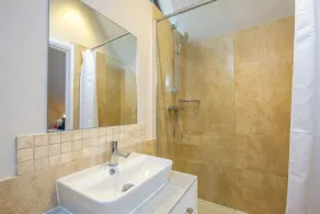 White Cottage Apartment - Image 2
