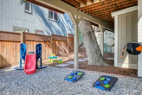Romantic lakefront, hot tub under the stars, huge deck & private dock - Image 2