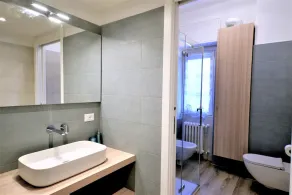 Stilfuld hyggelig og ny lejlighed, der for nylig blev renoveret med 4 personer i Milano - Image 3