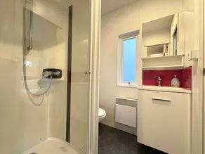 Casa móvel moderna no lago com sauna barril (WA104) - Image 3