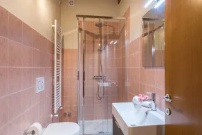 Uafhængigt hus, 8 sovepladser, med privat have og swimmingpool i en typisk toscansk landsby. - Image 3