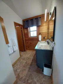 Secluded cabin on private property - Image 2