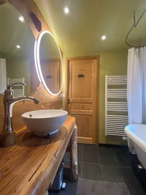 10 minutes from the ski slopes, authenticity, charm and great comfort - Image 2