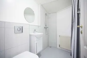 Located in downtown Reykjavik, on the corner of Laugavegur and Skólavörðustígur. - Image 3