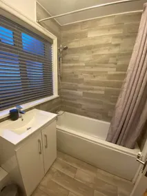 Entire 2 bed property, 1 road back from the sea - Image 3