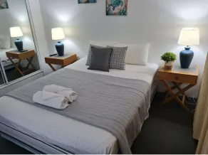 Surfcomber 2 Bedroom Rooftop Apartment - Image 5