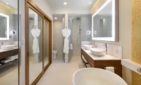 Spacious Two Bedroom Suite....Amazing Pools including a Lazy River - Image 3