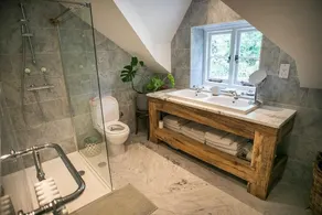 Cotswolds AoNB Cottage- Modern Renovation- Sleeps8 - Image 3