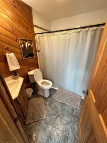Guest house~ HOT TUB ~Breathtaking mountain views near Hatley Point - Image 2
