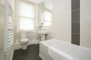Charming 1BD Victorian Terrace Flat in Dalston - Image 3