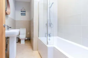 Harbour Heights - 2 Bed Apartment - Milford Haven - Image 2