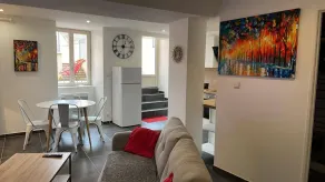 Apartment historic center MONTBARD - 1 bedroom \"Chez Delphine et Guillaume\" France - Image 5