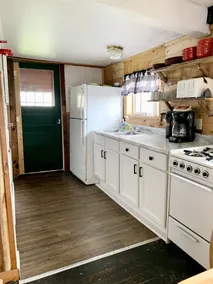 Rustic log cabin built in the 1900's! On Private Lake with Great Fishing.  - Image 4