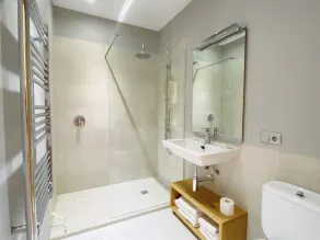 Privat villa med modne haver, 2 minutters gang fra sandstrand. - Image 2