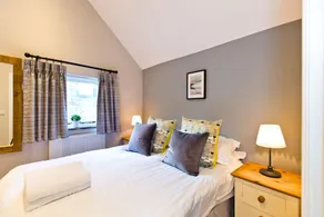 Traditional stone cottage in Hurdlow, sleeps up to 8 guests in 4 bedrooms. - Image 3