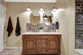Extra Large Home w/ Chefs Kitchen Near UofI - Image 4