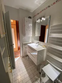 House for 2 to 12 people, residential area - Image 3