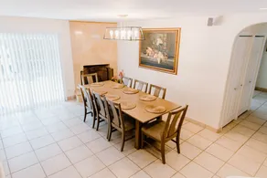 Spacious home 7 minutes away from the beach! - Image 3