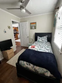 COZY COMFORT between the bay and the ocean. - Image 5